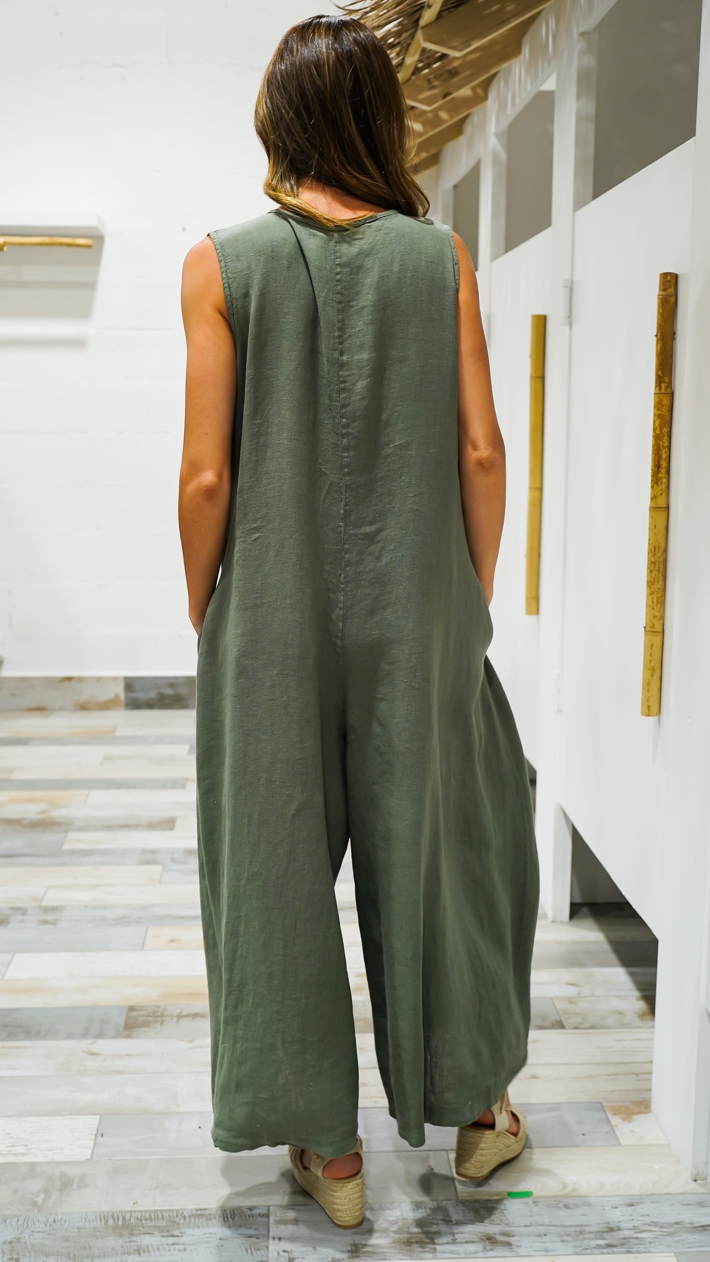 Stylish Sleeveless Button Jumpsuit.