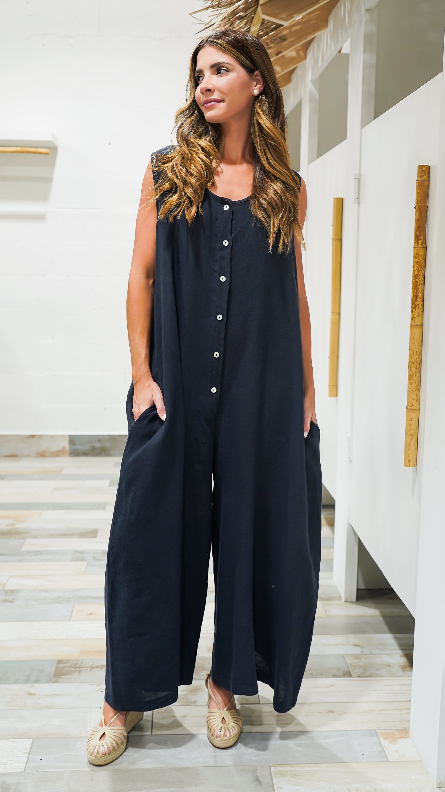 Stylish Sleeveless Button Jumpsuit.
