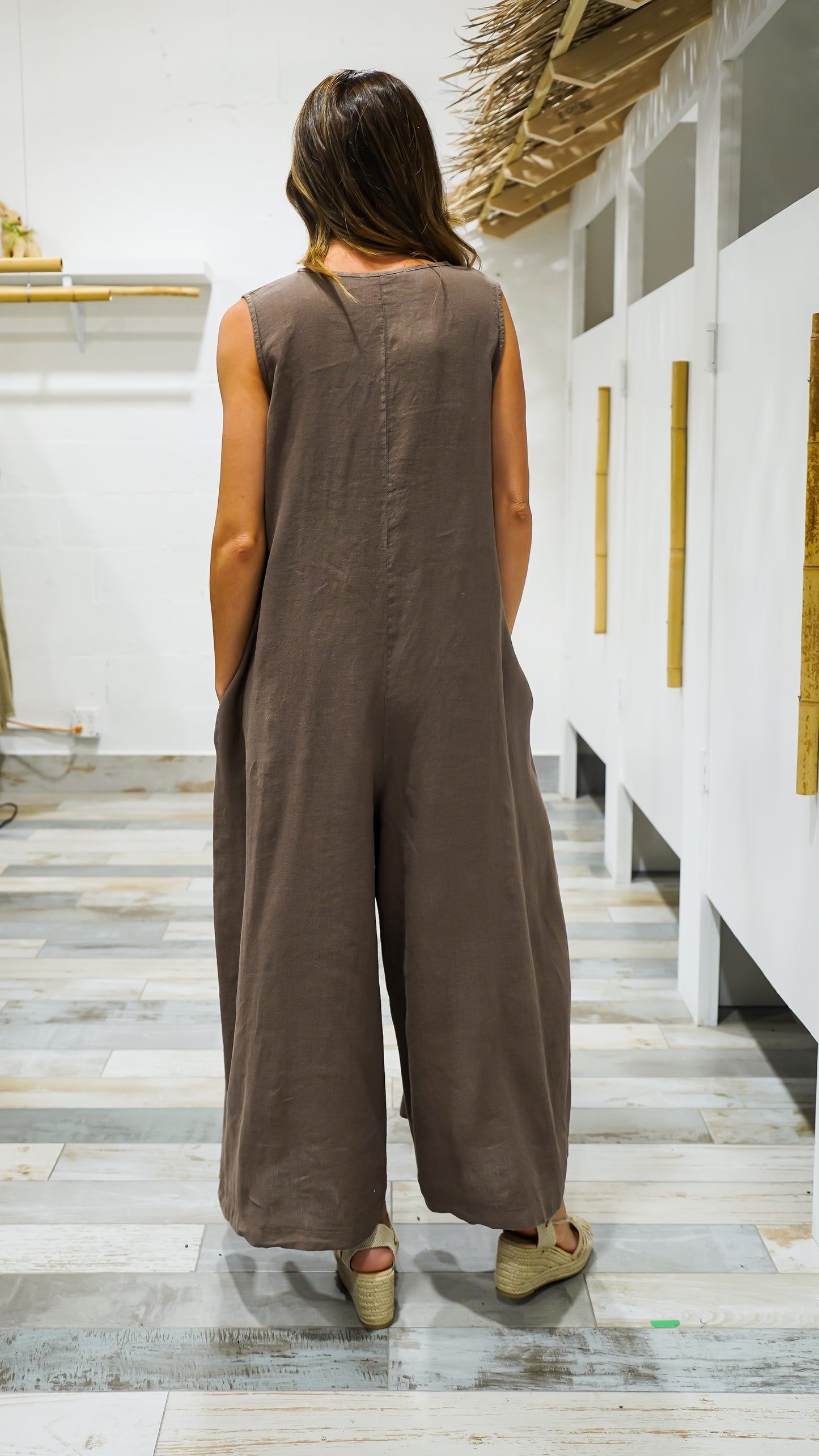 Stylish Sleeveless Button Jumpsuit.