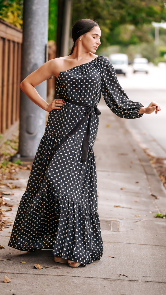 Vestido Andaluz de seda con una sola manga