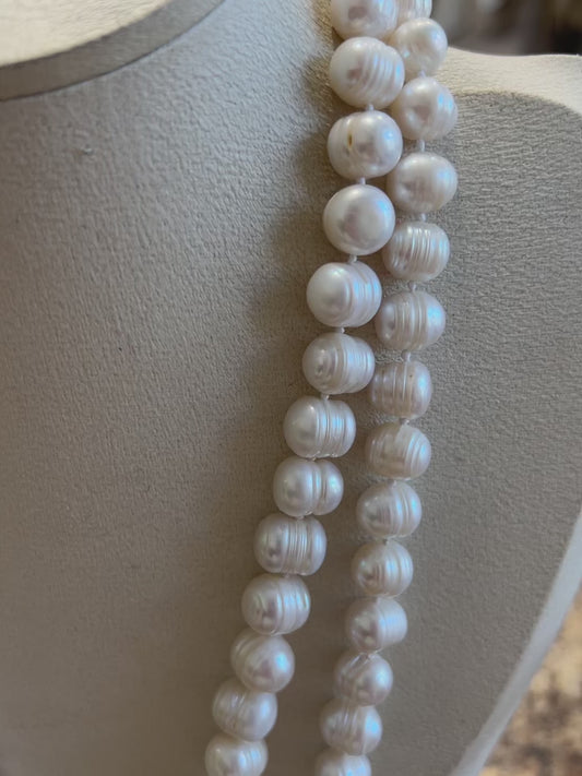 Pearl necklace with an angel caller