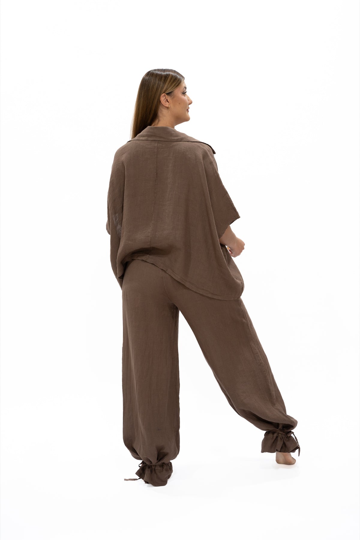 Top Kira lino chocolate espalda