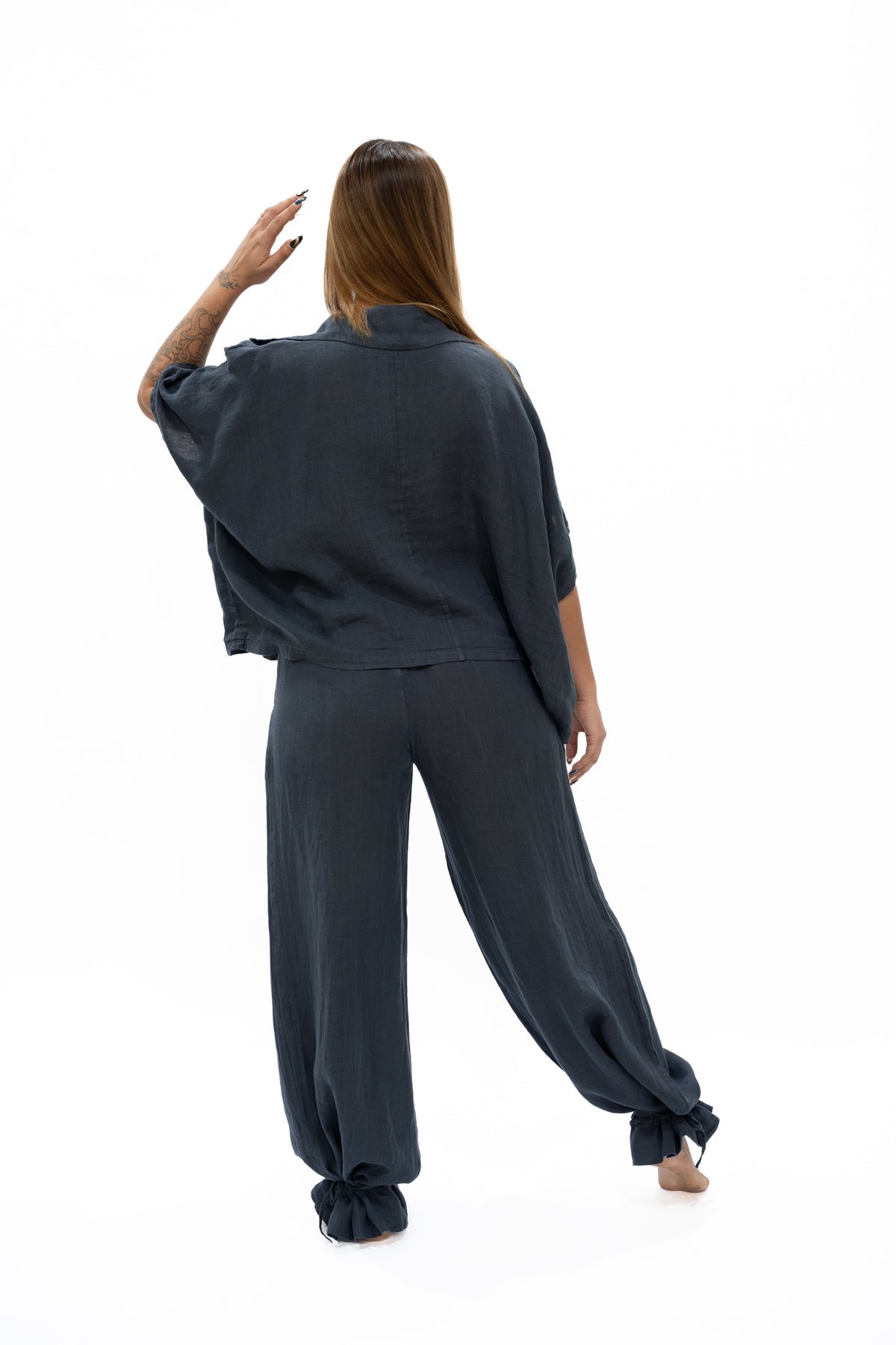 Top Kira lino navy espalda