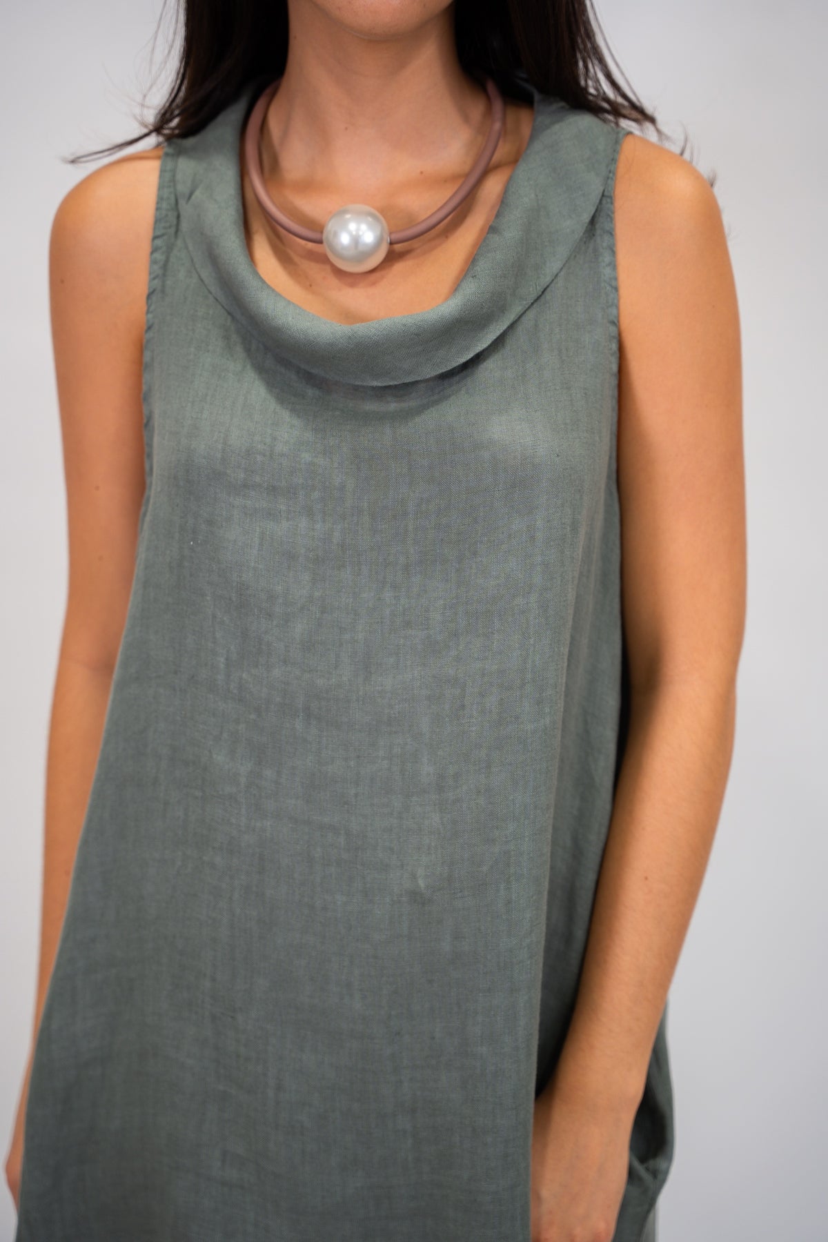 Vestido Dubai lino verde olivo cuello
